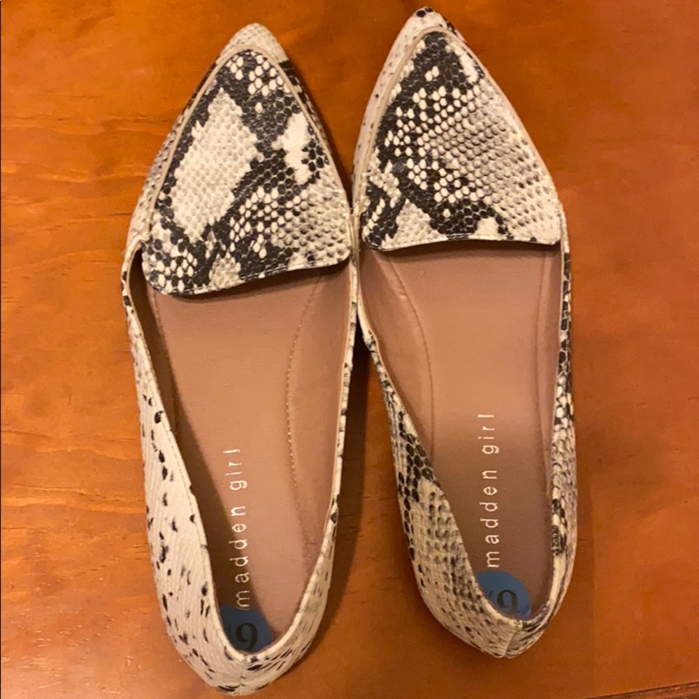 Madden Girl snakeskin pattern flats 6.5